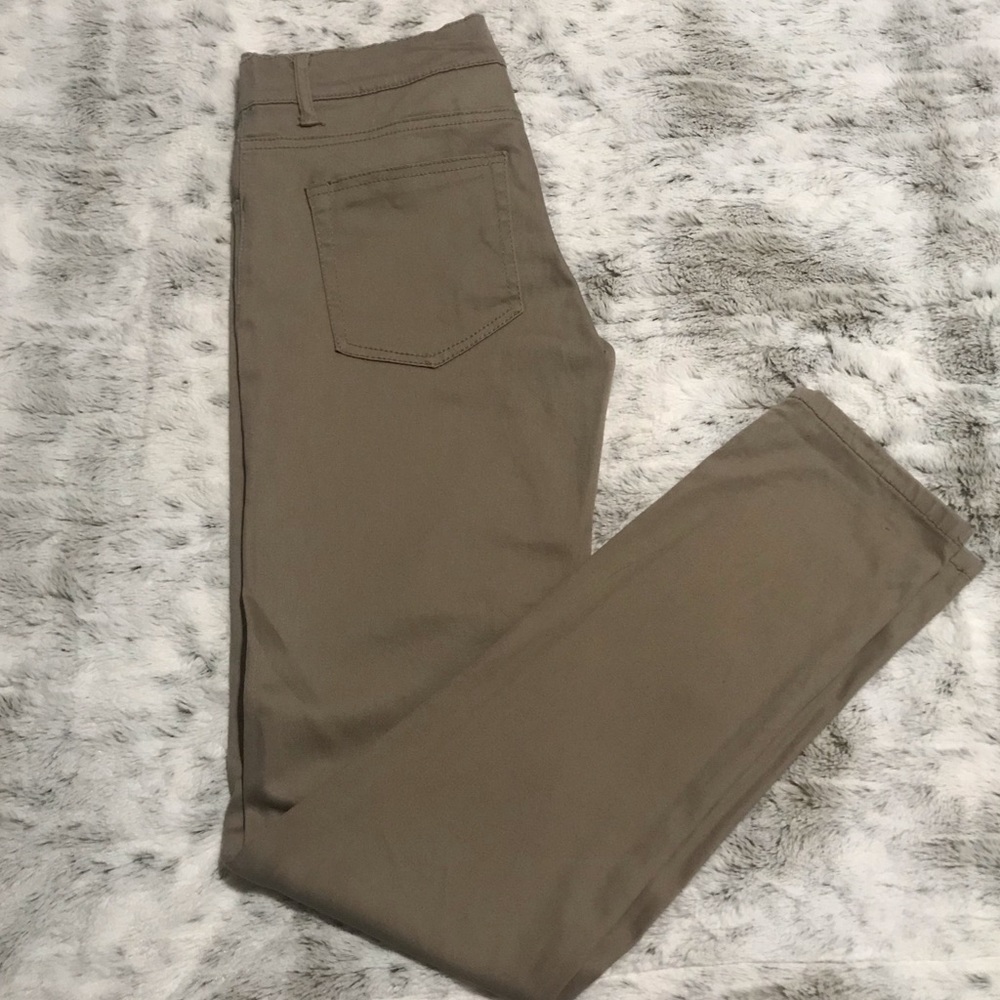 Skinny fit khakis
